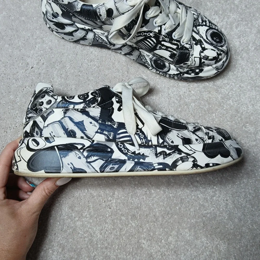 Funky Sneaker Graphics Women's 8.5 Black White Gray Love Card Heart LaceUp